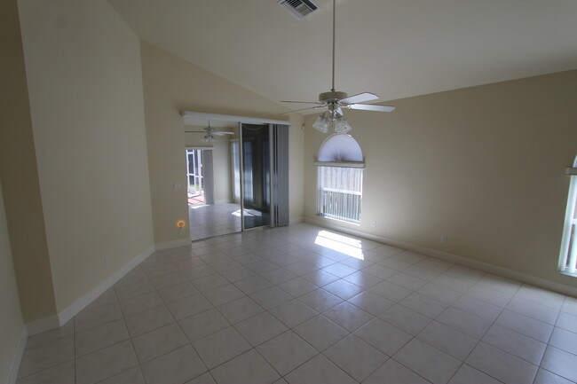 Building Photo - ** PET FRIENDLY **NAPLES PARK - NO HOA - P...