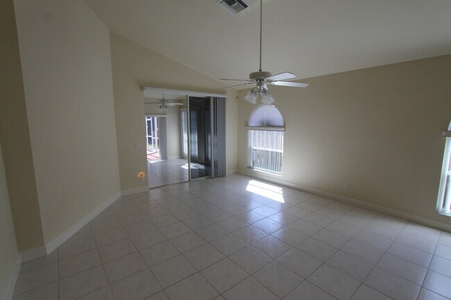 Foto del edificio - ** PET FRIENDLY **NAPLES PARK - NO HOA - P...