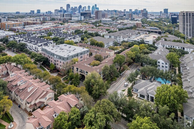 Aerial Photo - Colonnade At Turtle Creek