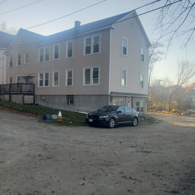 Building Photo - 9 Poplar St