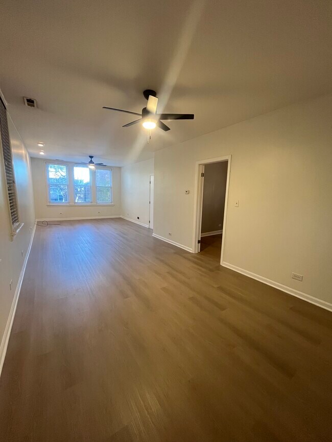 Foto del edificio - 1655 N Artesian Ave