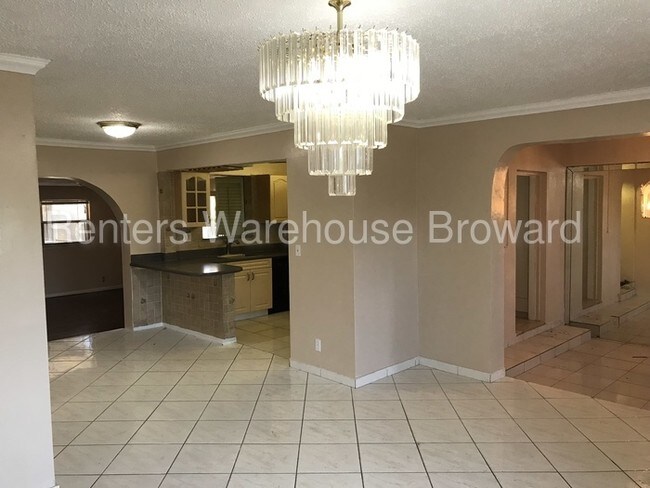 Foto del edificio - 910 NE 49th St