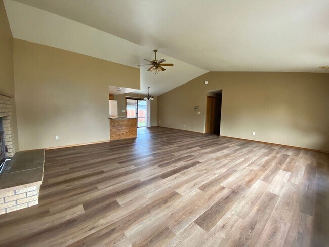 Building Photo - Beautiful Ranch Style Home