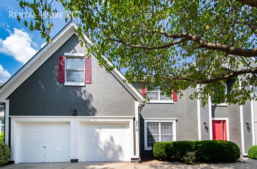 Foto del edificio - Spacious 2-story with Finished Bsmt and Fe...