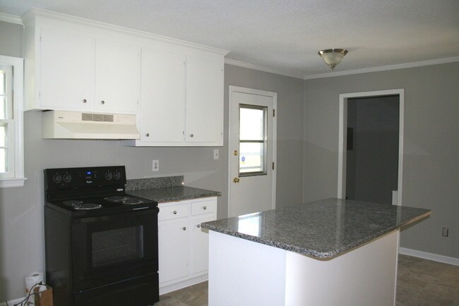 Building Photo - 6135 Paylor St