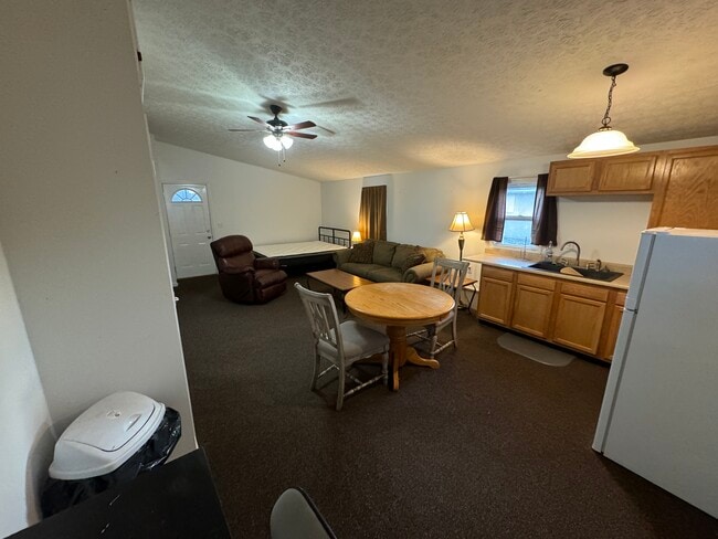 Foto del edificio - 10797 Huntington Rd