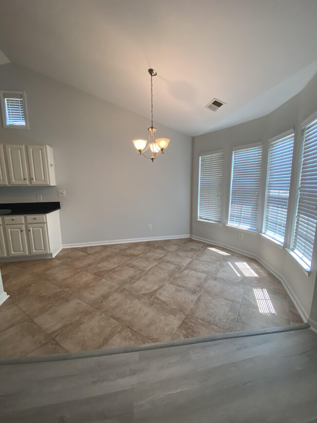 Dining Area - 1025 Great Lakes Cir