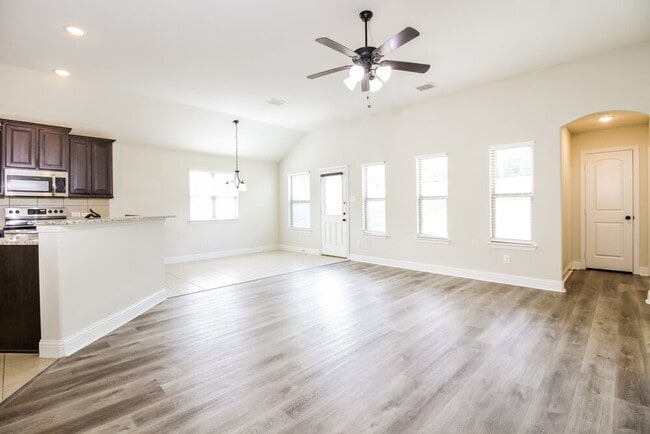 Building Photo - 334 Highmeadow Dr