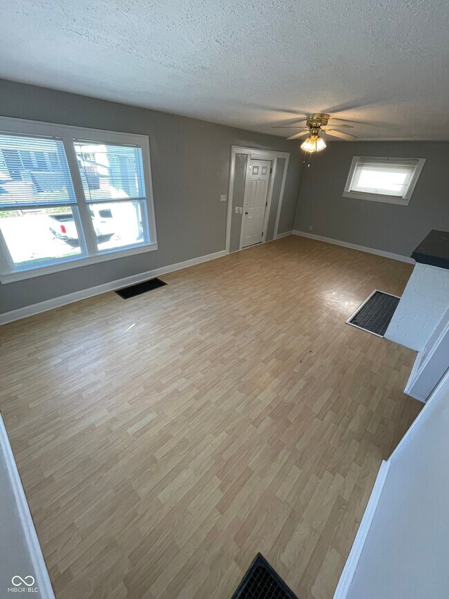 Foto del edificio - 1019 Churchman Ave