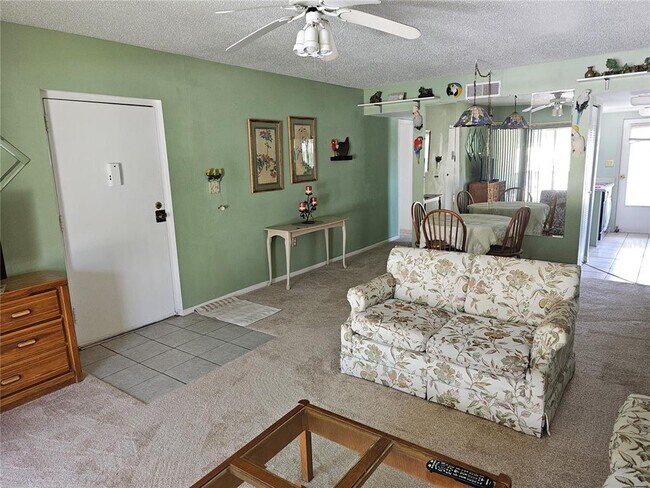 Foto del edificio - 7701 Starkey Rd