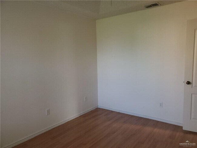 Building Photo - 2308 Emory Ave