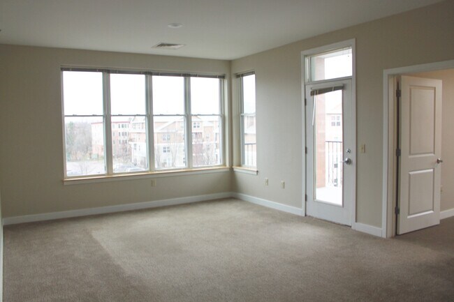 Building Photo - 370 Farrell St