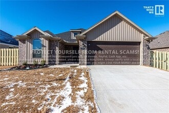 Building Photo - 347 W Tyler Rd
