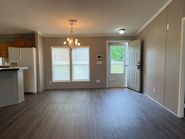 Building Photo - Welcome Home! Move In Special!