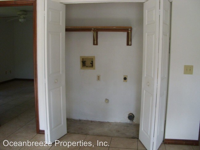 Building Photo - 2346 Fern Palm Dr