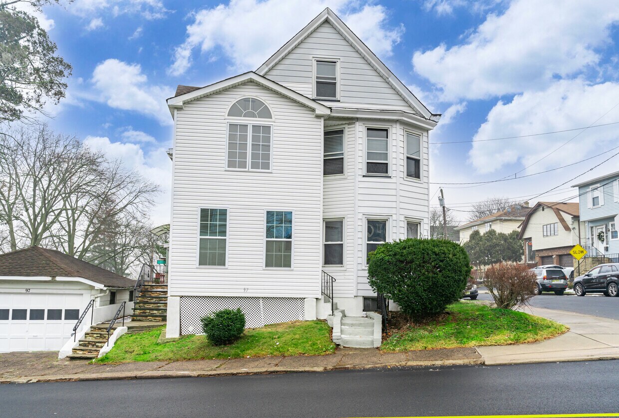 Foto principal - 97 Fenner Ave