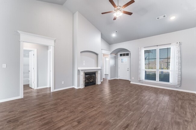 Foto del edificio - Welcome to this stunning 4-bedroom, 2-bath...