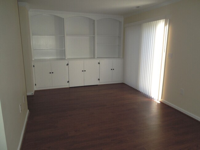 Building Photo - Middleburg 3 Bedroom Delight