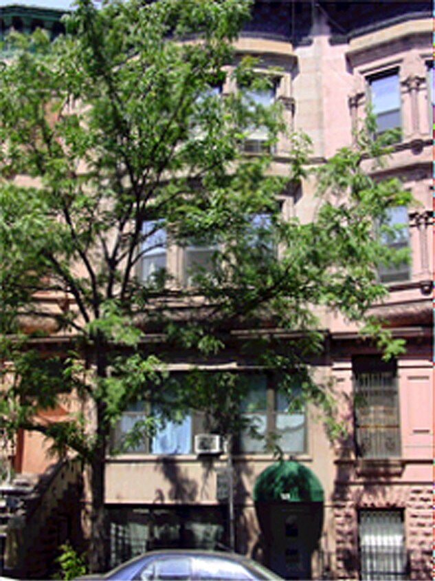 Alternate building view - 121 W 120th St