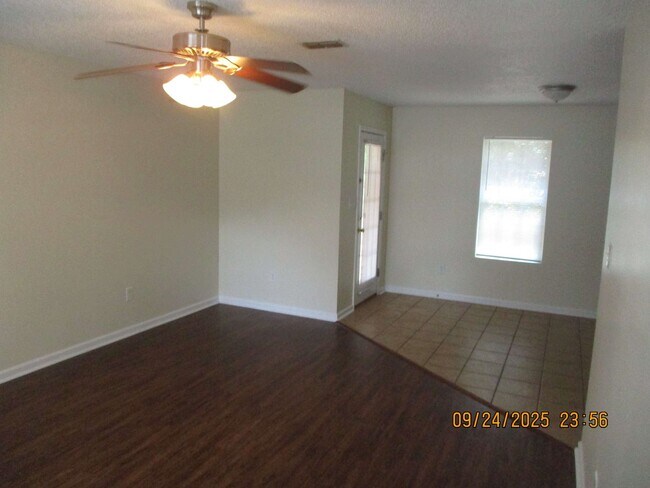 Foto del edificio - 228 Glade Ln