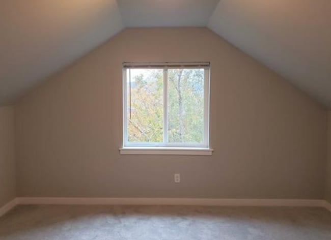 Building Photo - 2805-2807 Undine Street