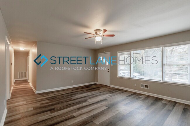 Foto del edificio - NOW OFFERING $250 OFF THE FIRST FULL MONTH...