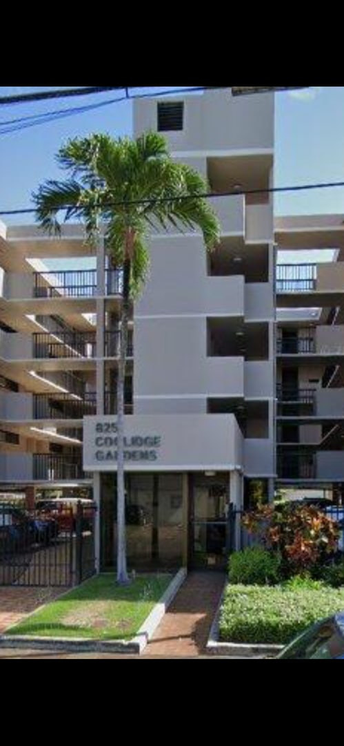 Building Photo - 825 Coolidge St