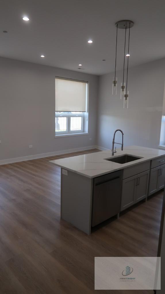 Building Photo - 2 bedroom in CHICAGO IL 60630