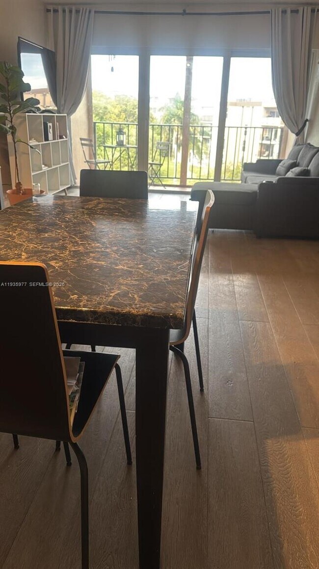 Foto del edificio - 8897 Fontainebleau Blvd