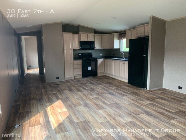 Building Photo - 3 br, 2 bath Mobile Home - 1840 NE Burgess Ct