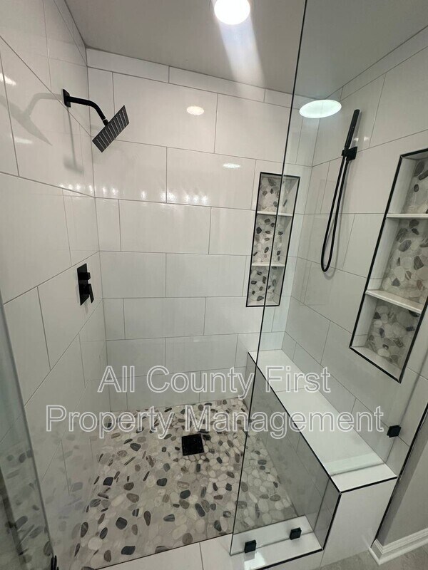 Foto del edificio - 5896 Raven Ln