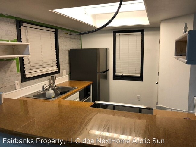 Building Photo - 3 br, 1.5 bath House - 2801 -4 Cowles