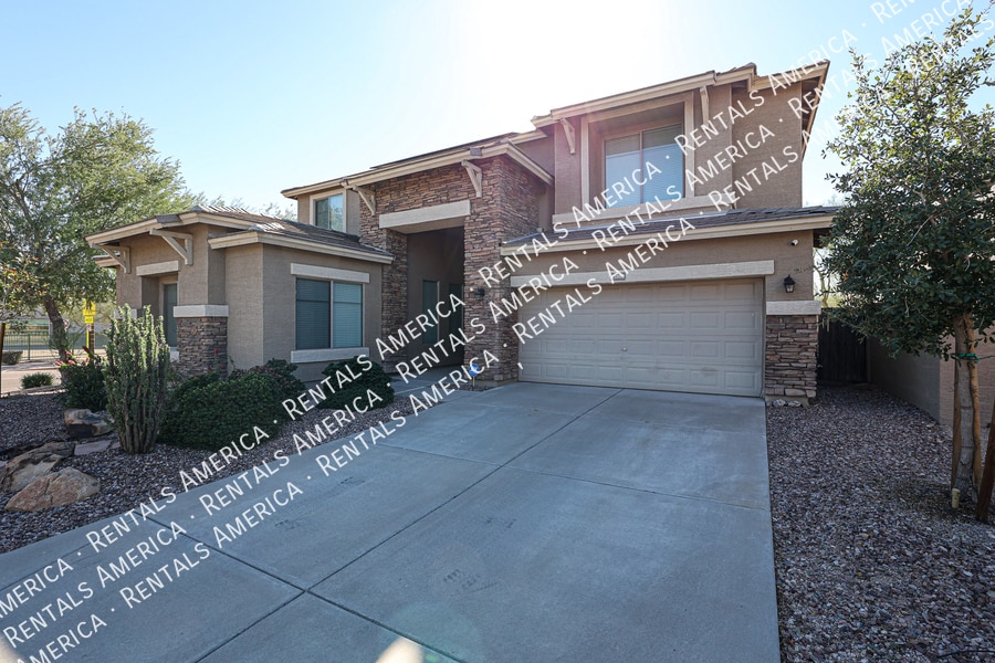 Primary Photo - Large Resort Style Home