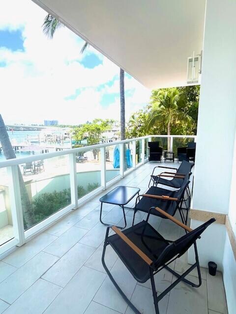 Foto del edificio - 184 Lake Dr