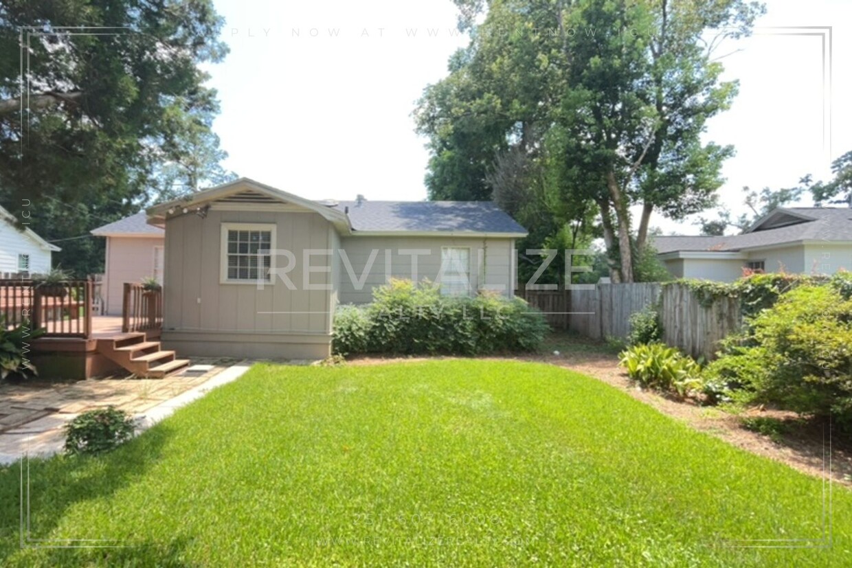 Building Photo - **Coming Soon!** Beautiful 2 Bedroom/1 Bat...