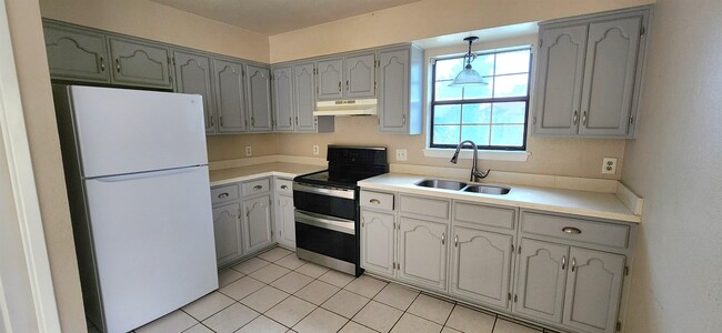 Foto del edificio - 5805 Gale Ct