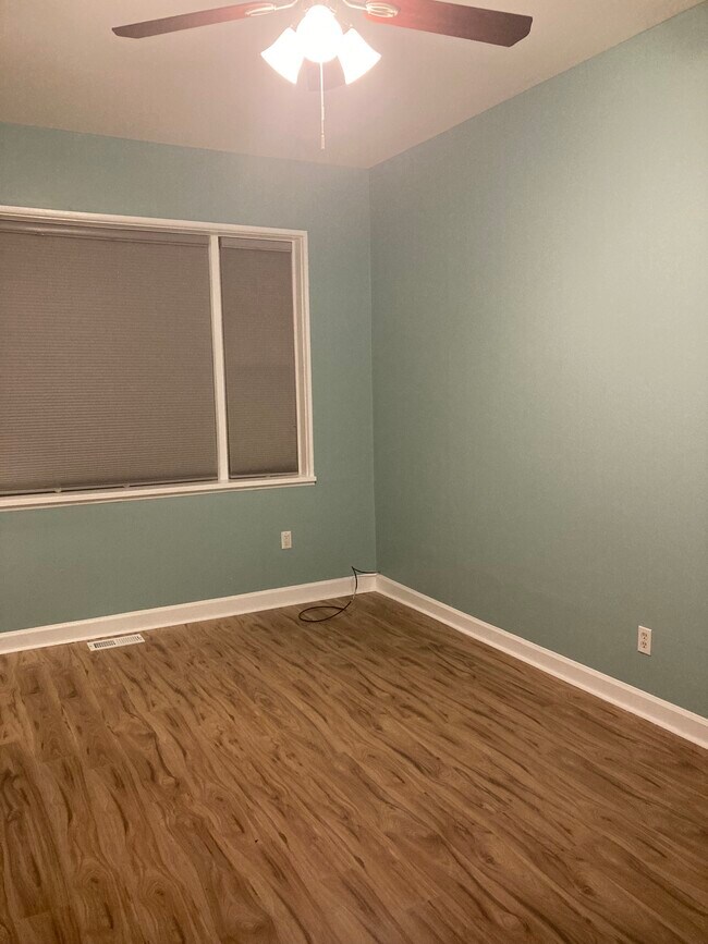 living room - 2319 W 25th St