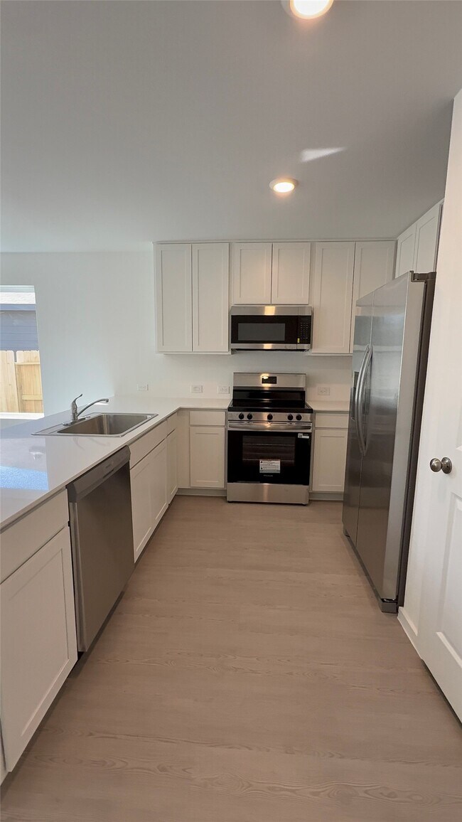 Building Photo - 331 Parkin Ct