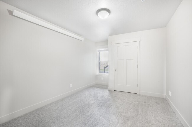 Foto del edificio - 6066 N Silver Fox Rd