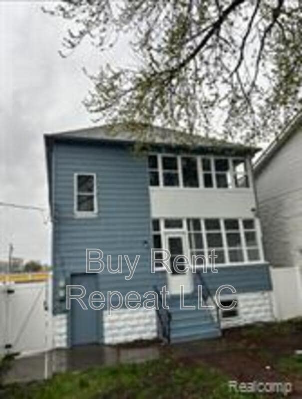 Building Photo - 320 Hudson St