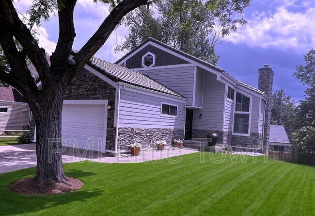 Foto del edificio - 10772 W Berry Ave