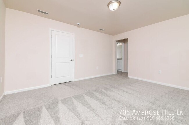 Foto del edificio - 705 Ambrose Hl Ln