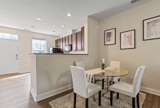 Building Photo - 3501 Cassell Pl NE