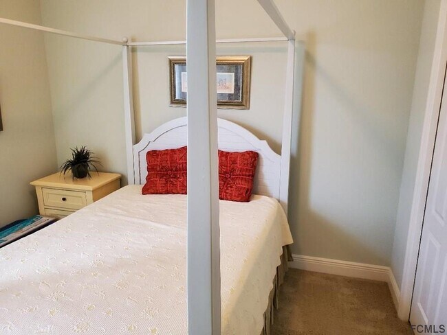 Building Photo - 200 Riverview Bend S