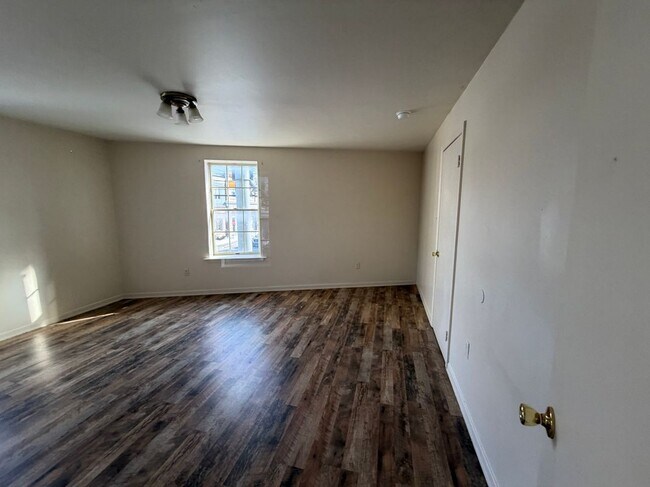 Foto del edificio - 100 W Main St