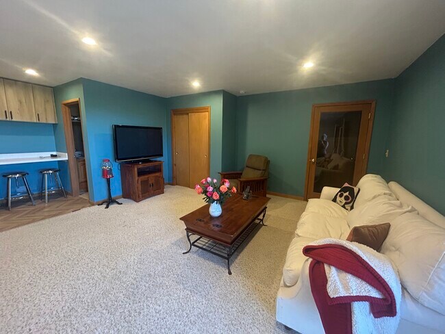 Living Room Space - 3 Ridgecrest Ct