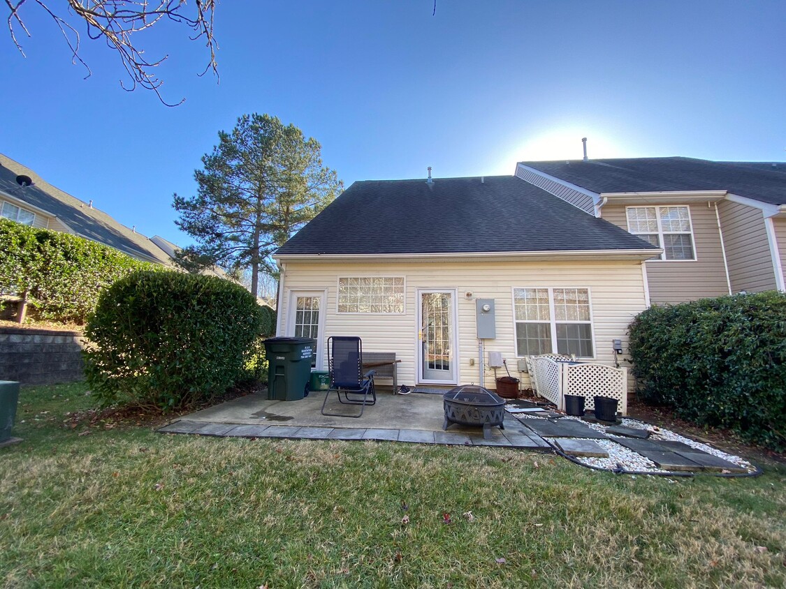 Primary Photo - 8756 Robinson Forest Dr