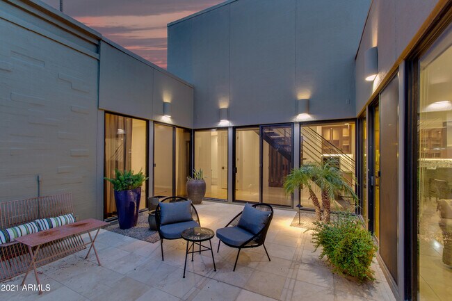 Foto del edificio - 5646 N Scottsdale Rd