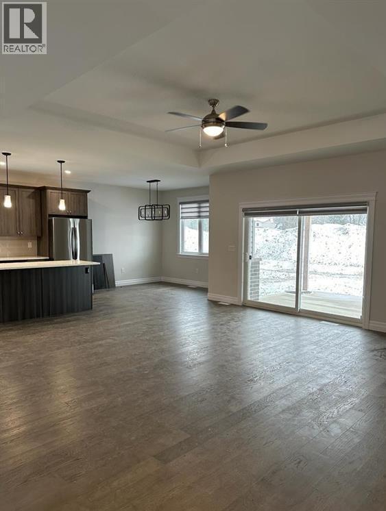 Photo du bâtiment - 70 Victoria Ave