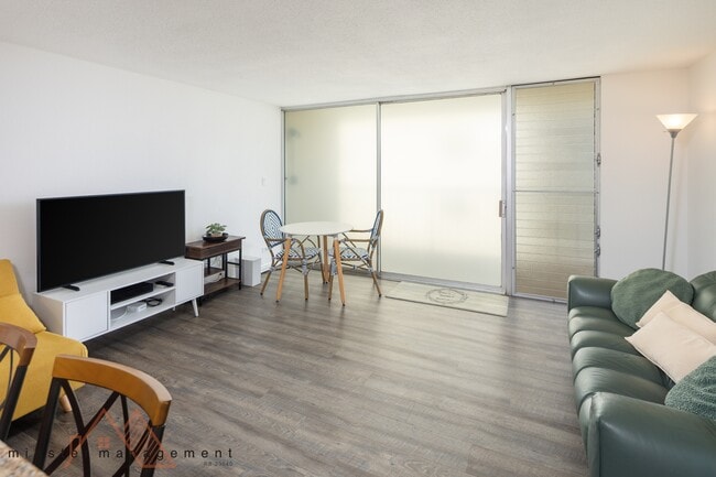 Building Photo - 440 Lewers St